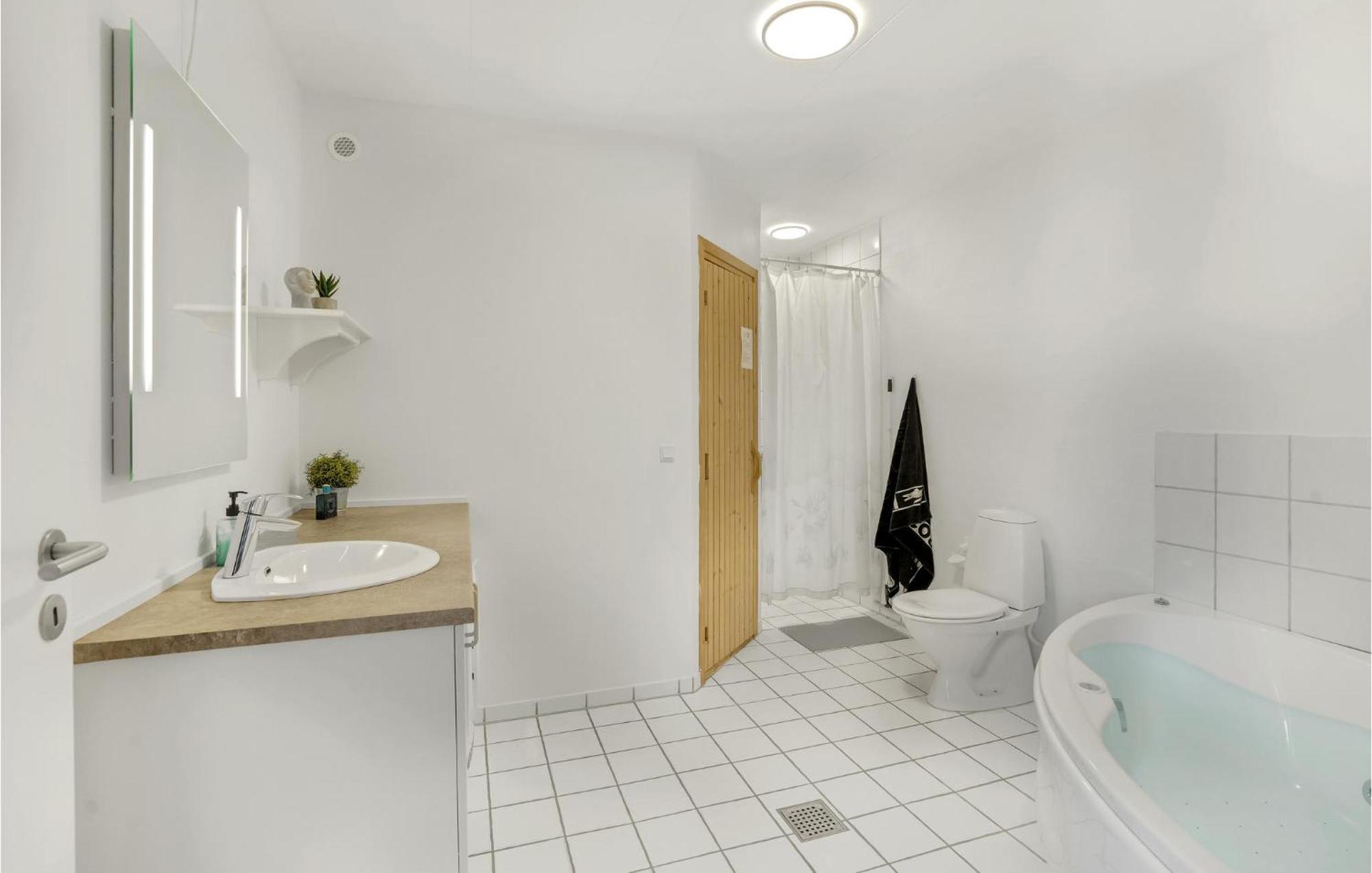 Amazing Home In Hvide Sande With Wifi Bjerregård Extérieur photo