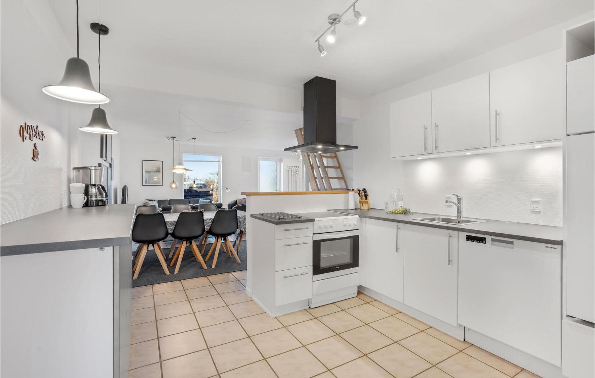 Amazing Home In Hvide Sande With Wifi Bjerregård Extérieur photo